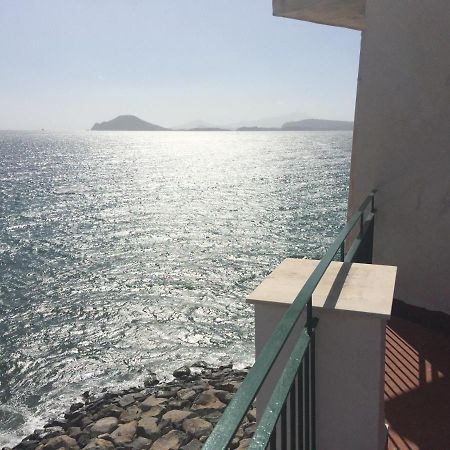 The Reef House Bed & Breakfast Pozzuoli Bagian luar foto
