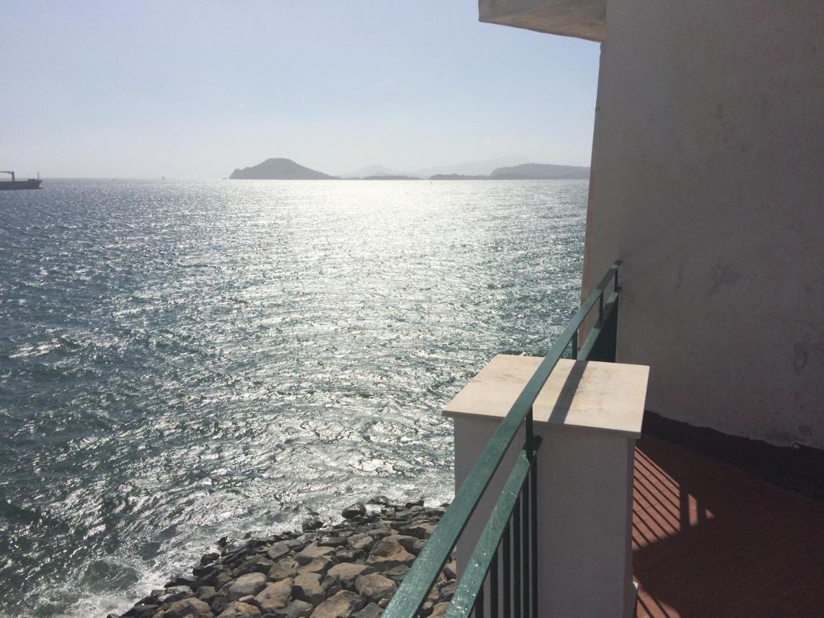 The Reef House Bed & Breakfast Pozzuoli Bagian luar foto